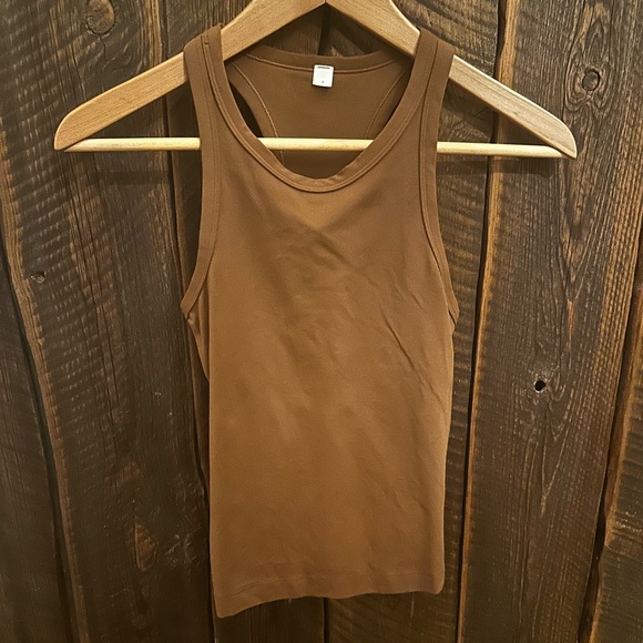 lululemon Align™ Waist-Length Racerback Tank Top
Roasted Brown
Size 4 - Picture 2 of 3